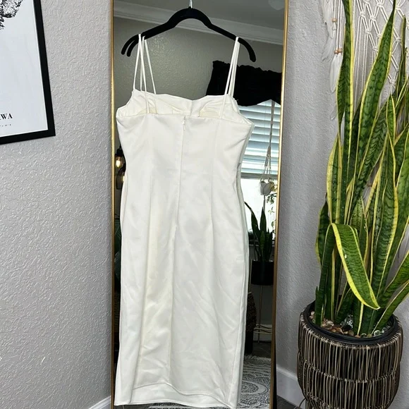 HOUSE OF CB 'Anja' Ivory Satin Corset Dress NWOT - threedaughtersproperties.com HOUSE OF CB 'Anja' Ivory Satin Corset Dress NWOT - threedaughtersproperties.com